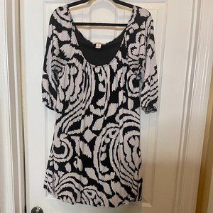 White House Black Market Black & White Gathered Hem Dress Sz S